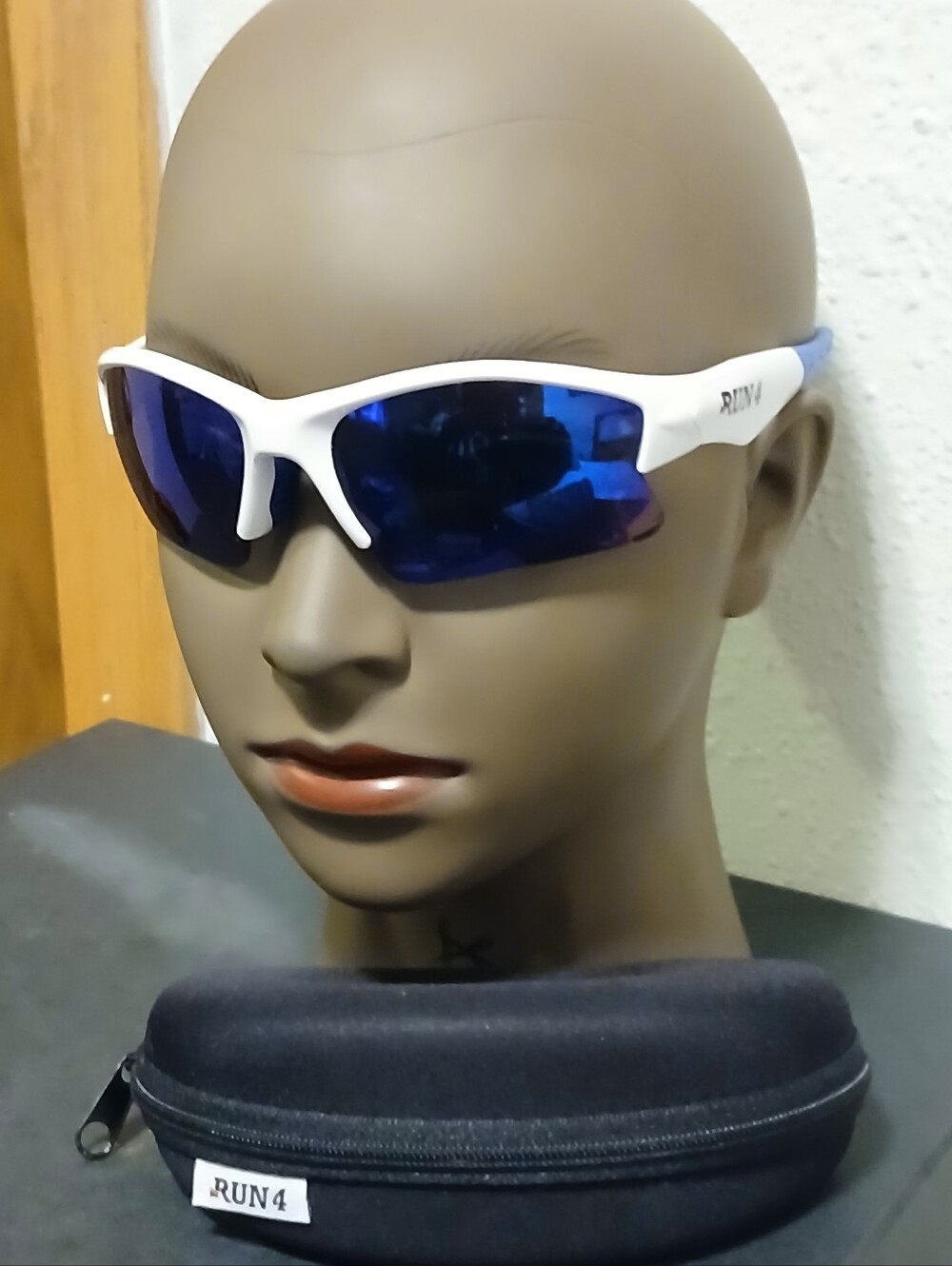 ​RUN4 White & Blue Sport Cycling Running Sunglasses with Hard Case